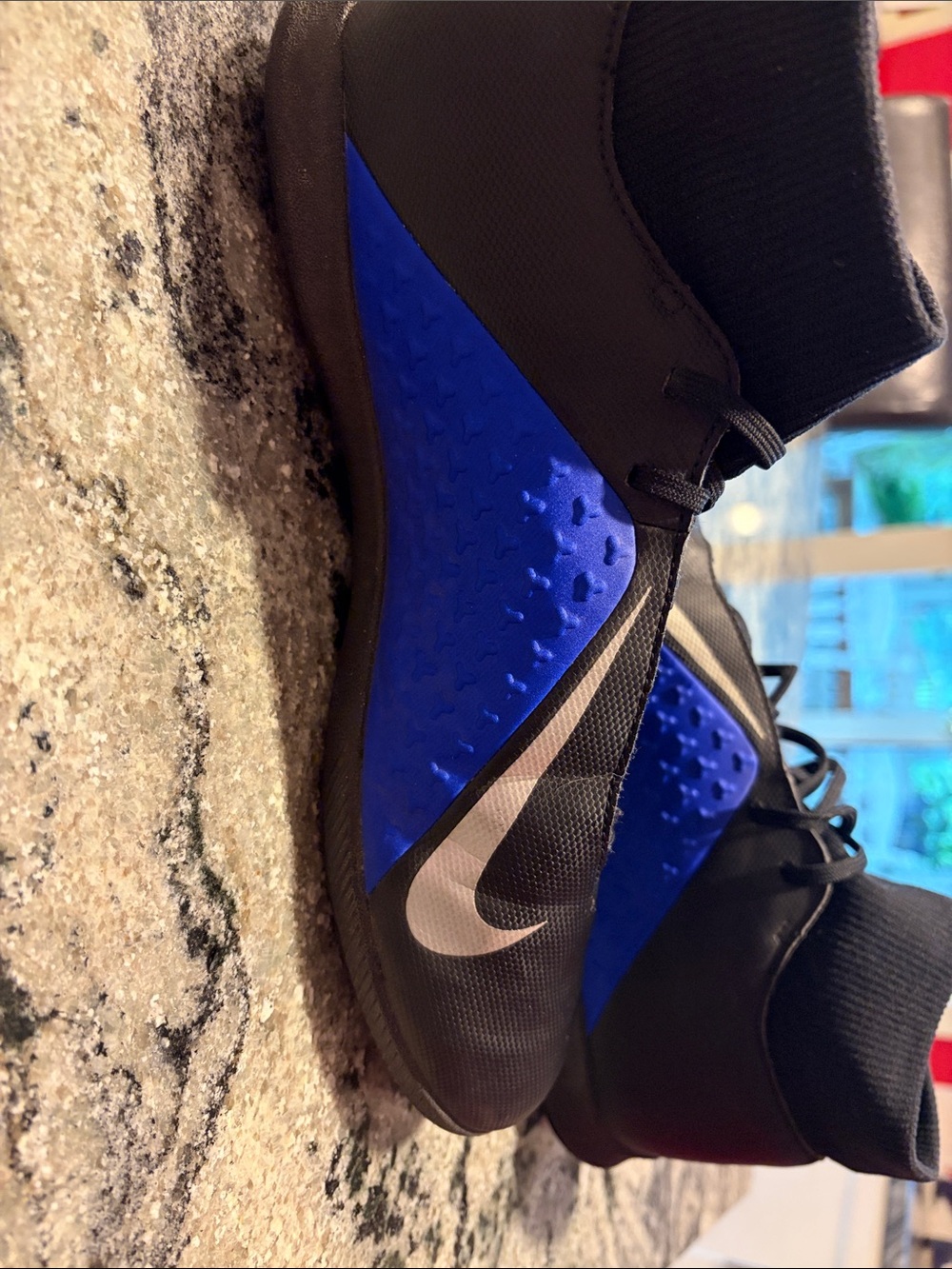 Nike Men’s Black and Blue Mid-Top indoor Soccer Shoes 9.5